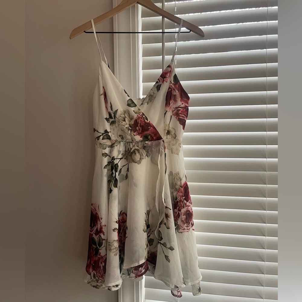 NWT FLORAL WHITE DRESS